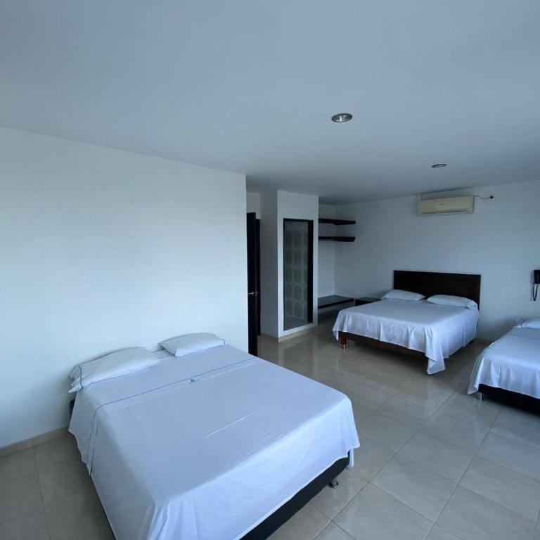 Hotel Torres del Llano - Habitación Triple Clásica - 1