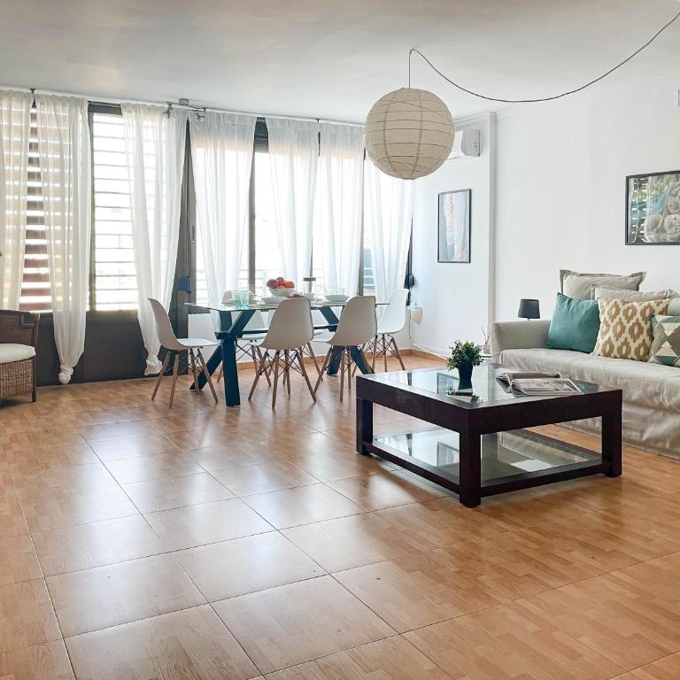 Amplio apartamento en pleno corazón de Alicante - Three-Bedroom Apartment - 8