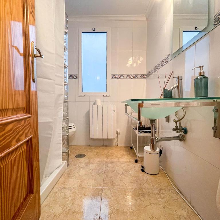 Amplio apartamento en pleno corazón de Alicante - Three-Bedroom Apartment - 27