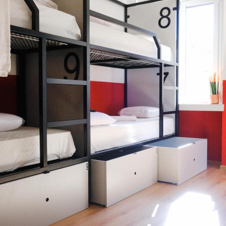 Hotello Trieste - Dormitorio Misto con 12 Posti Letto - 2
