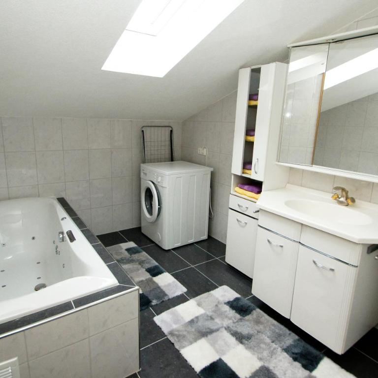 Ferienhaus Fleisch - Apartment mit 4 Schlafzimmern und Bergblick - 12