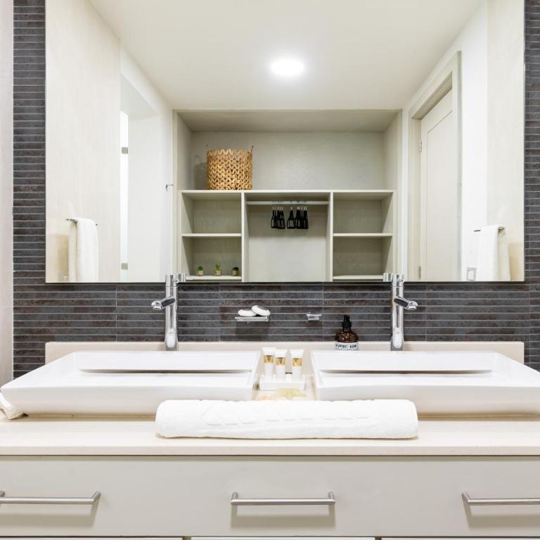 Casa Mia 3 bedroom At Mareazul apts - Four-Bedroom Apartment - 6
