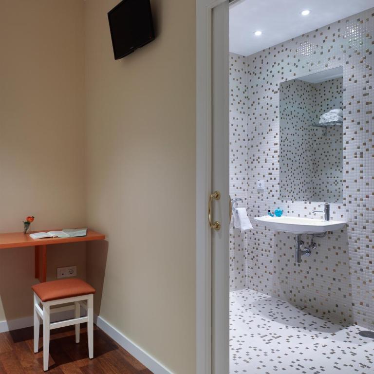 Hotel Montes - Standard Twin Room - 1