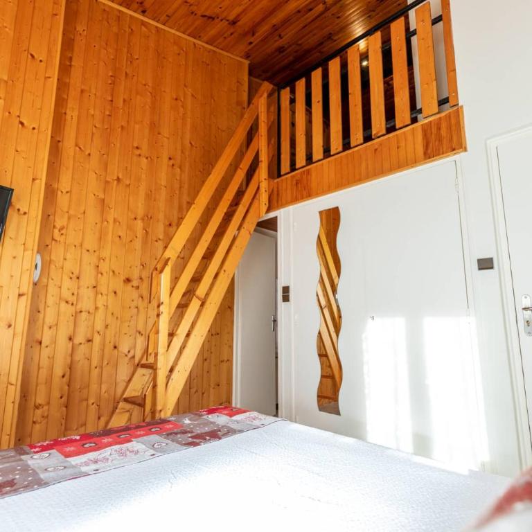 Logis Le Vernay - Chambre Quadruple en Duplex - 1