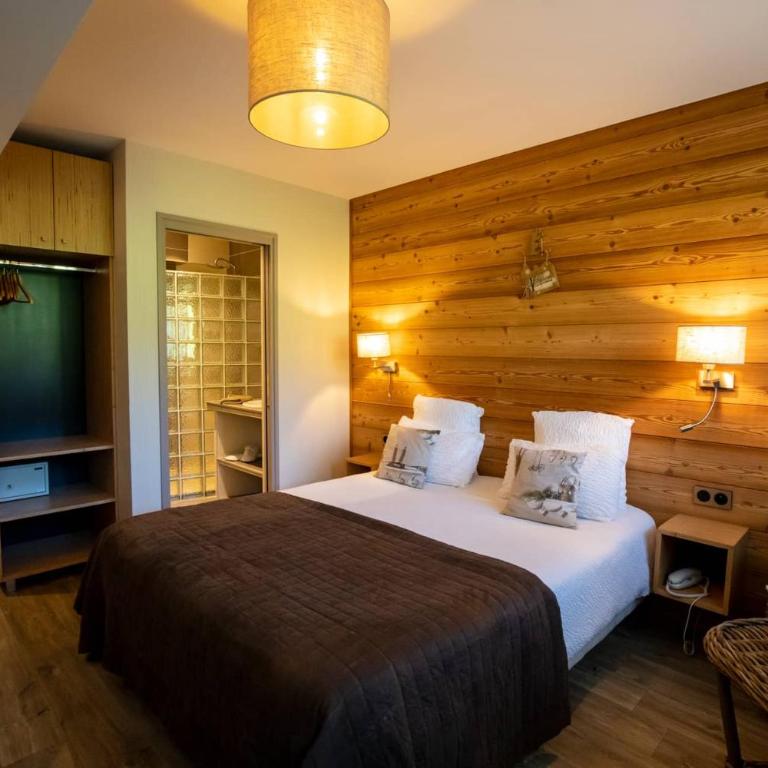 Logis Le Vernay - Chambre Double Supérieure avec Terrasse - 2