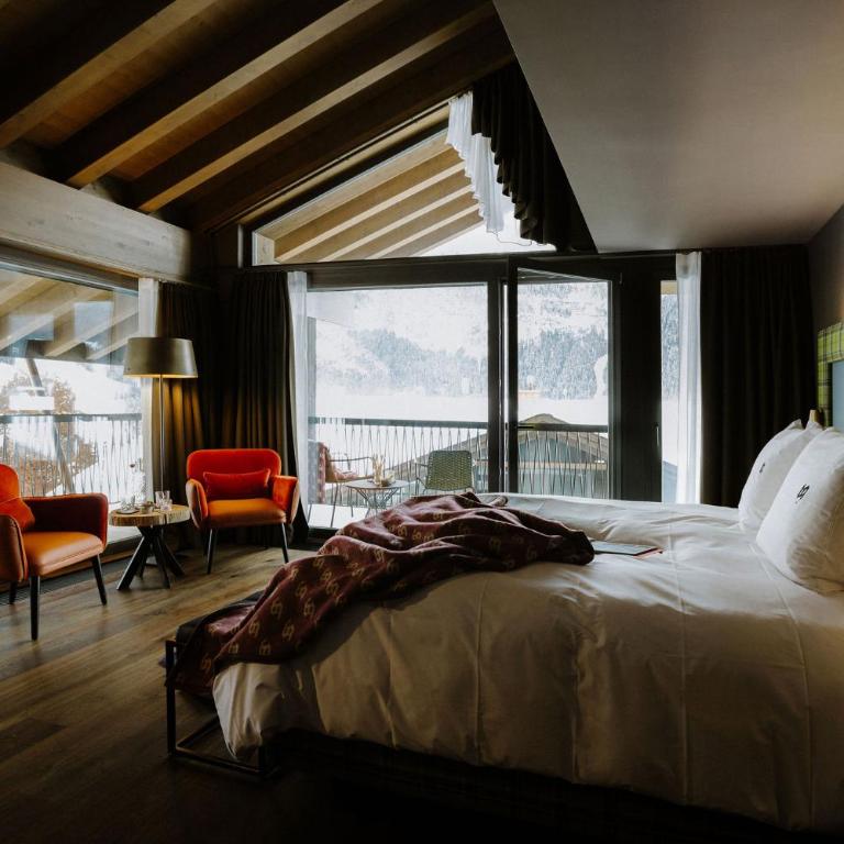 Bergwelt Grindelwald - Alpine Design Resort - Eiger View Corner Deluxe King Room - 1