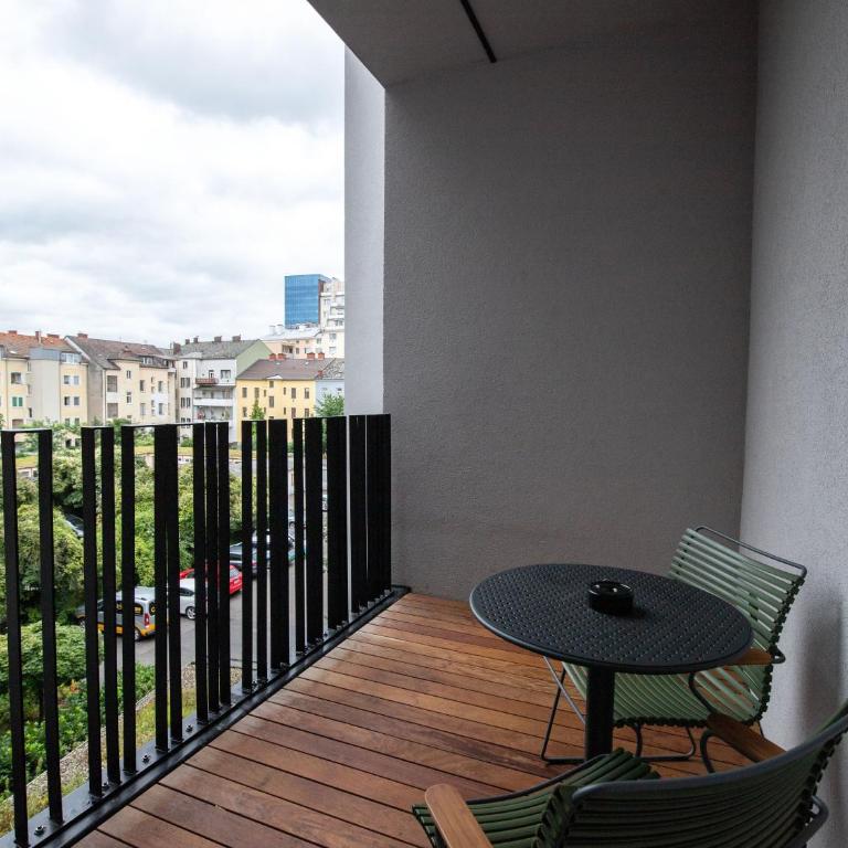 Limehome Linz Schillerstraße - Suite XL mit 1 Schlafzimmer und Balkon - 1