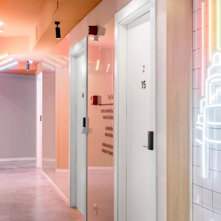Bob W Madrid Chueca - Original Studio - Kitchenette - City View - 2