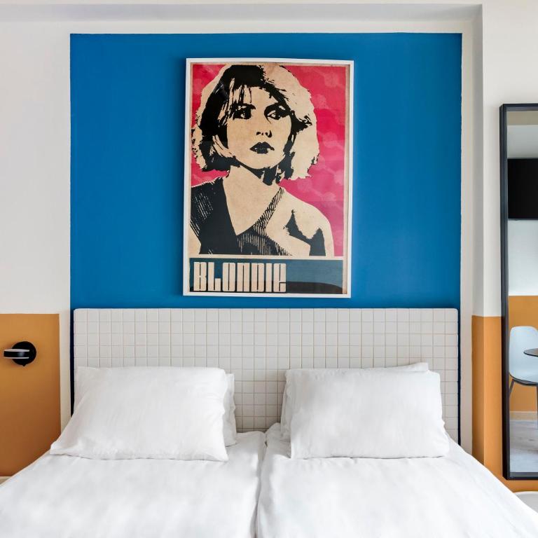 Bob W Madrid Chueca - Original Studio - Kitchenette - City View - 12