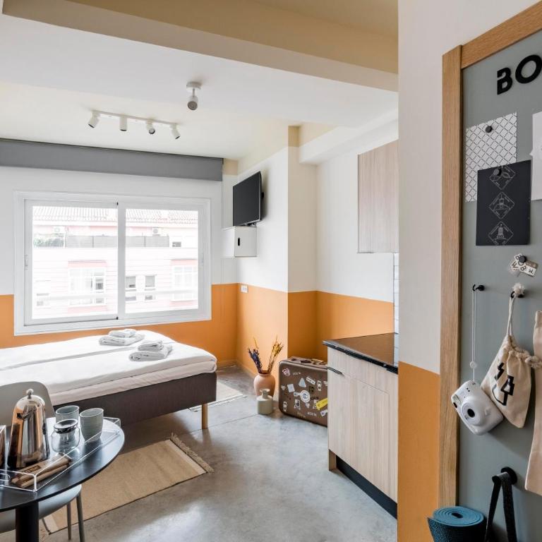 Bob W Madrid Chueca - Original Studio - Kitchenette - City View - 11