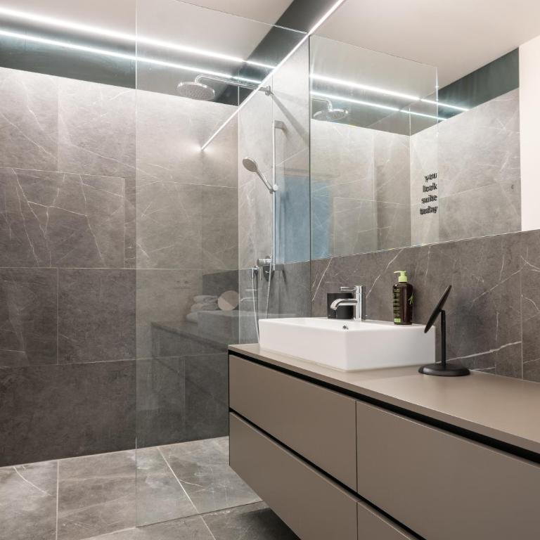 Limehome Linz Schillerstraße - Suite M mit Schlafsofa - 12