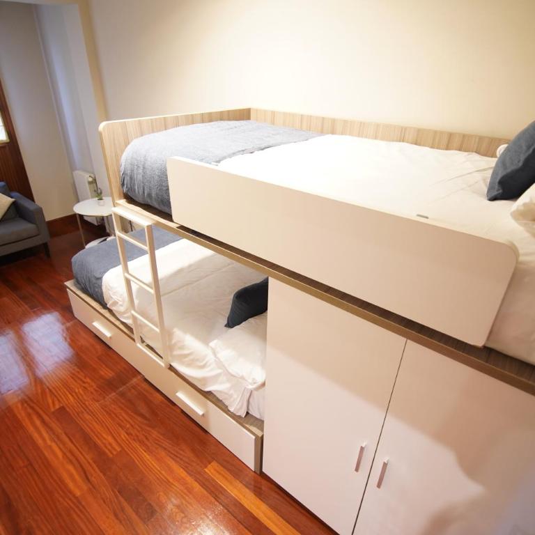 Piso Grande y Luminoso en el Casco Viejo de Bilbao - Three-Bedroom Apartment - 14