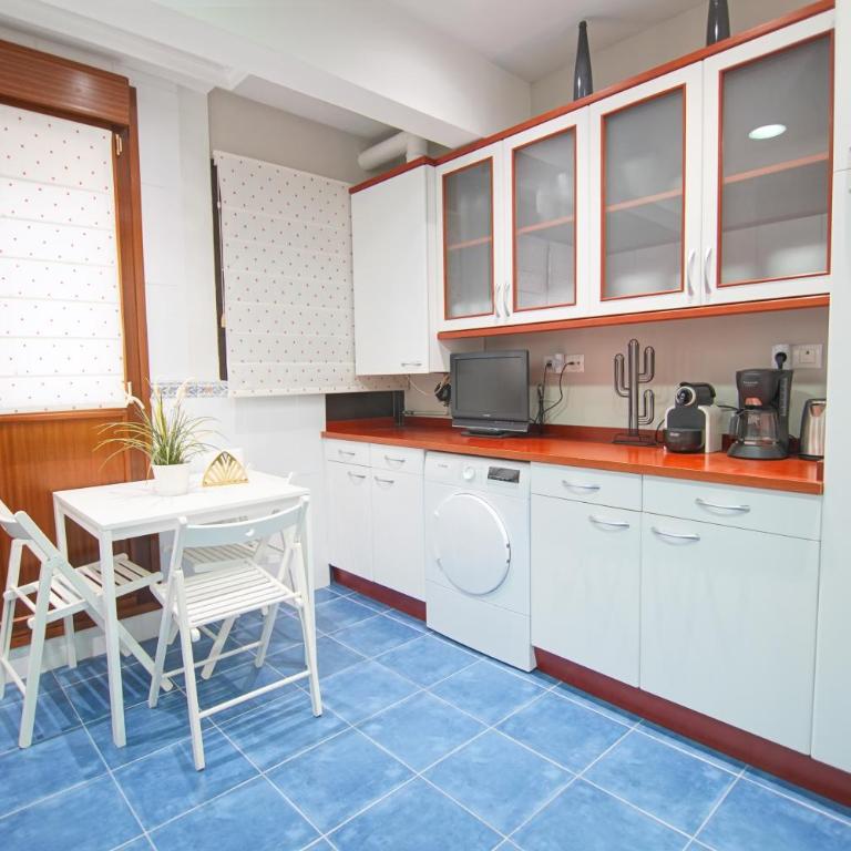 Piso Grande y Luminoso en el Casco Viejo de Bilbao - Three-Bedroom Apartment - 17