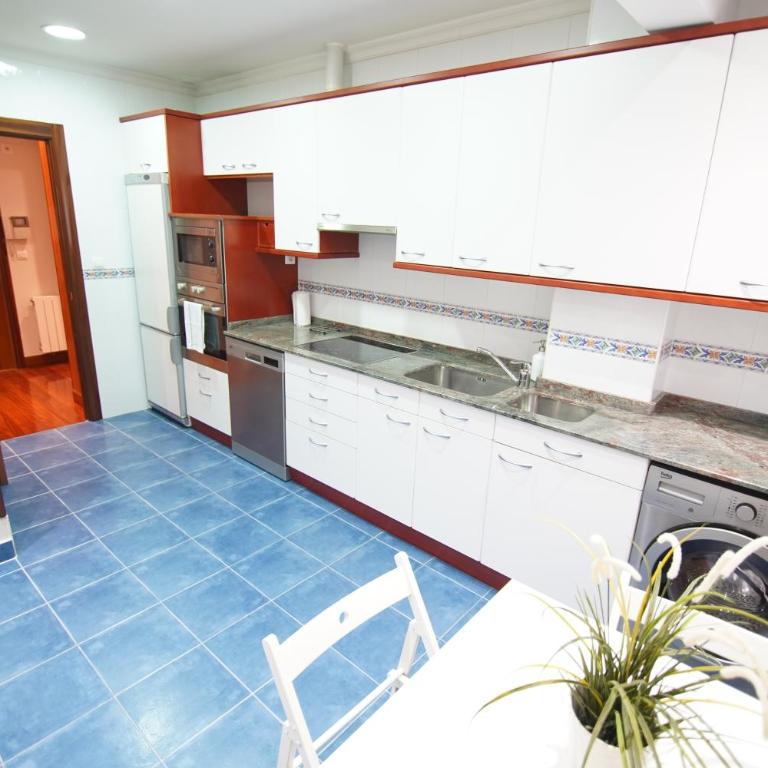 Piso Grande y Luminoso en el Casco Viejo de Bilbao - Three-Bedroom Apartment - 19