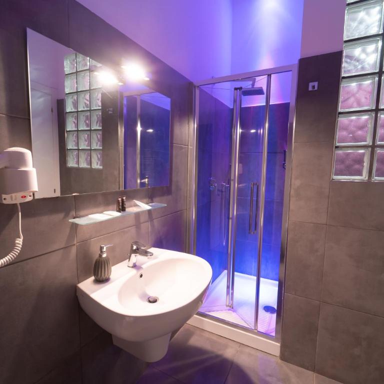 Al Campanile H Napoli Centro, by ClaPa Group Dislocated Hospitality - Deluxe Suite with Spa Bath - 8