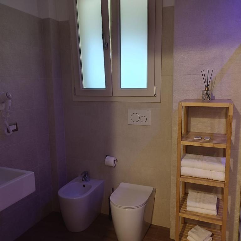 Lux Suite - Suite with Hot Tub - 35