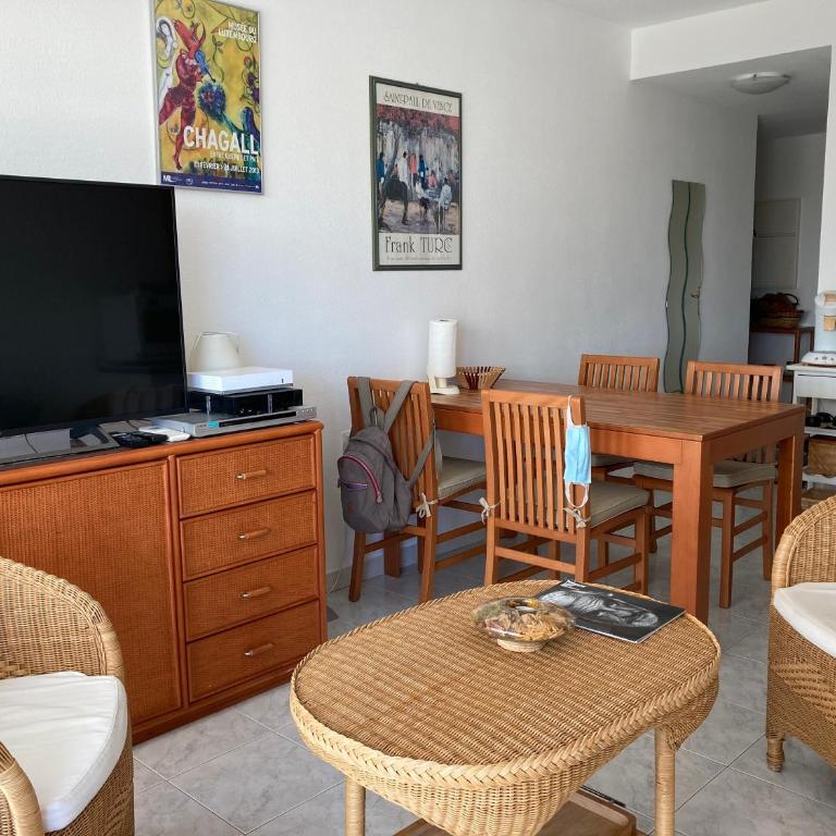 Résidence avec piscine, plage à 100 m, Cannes et Juan les Pins à 5 min, WiFi - Appartement 2 Chambres - 5