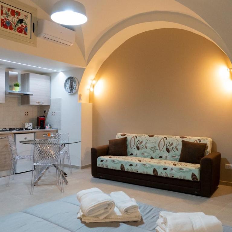 AD UN PASSO DAL CENTRO - Appartamento con 1 Camera da Letto - 1