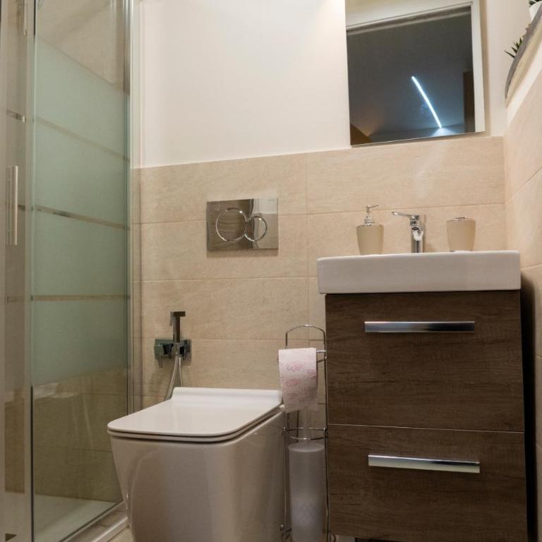 AD UN PASSO DAL CENTRO - Appartamento con 1 Camera da Letto - 10