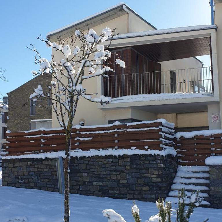 Chalet adosado entero, bbq y piscina comunitaria - Five-Bedroom House - 1