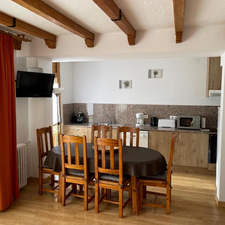 Apartaments Casa Vella Popaire - Apartment (5 - 6 Adults) - 2