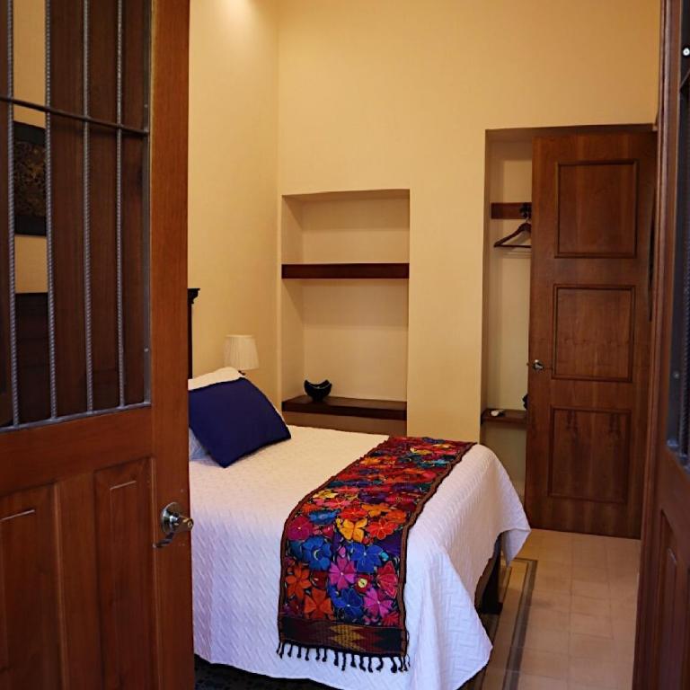 Hotel & Hostal Boutique Casa Garza - Double Room with Garden View - 4