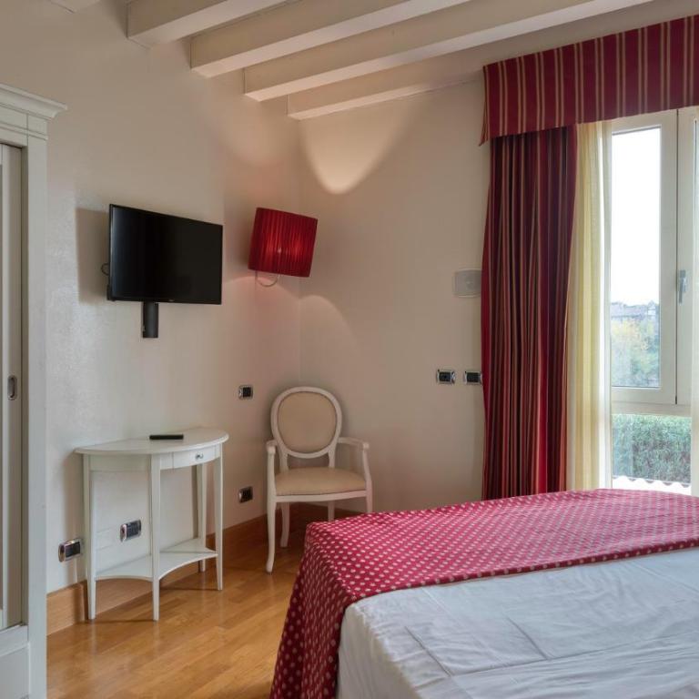 Hotel Fiera Di Brescia - Camera Matrimoniale con Vasca Idromassaggio - 6