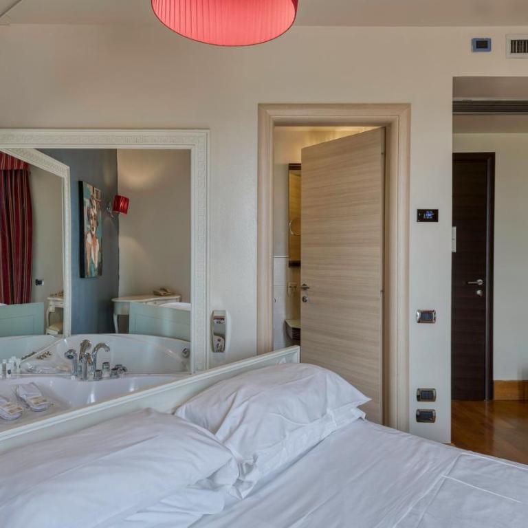 Hotel Fiera Di Brescia - Camera Matrimoniale con Vasca Idromassaggio - 7