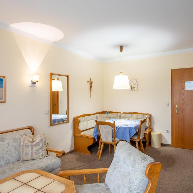 Appartementhaus Kastanie - Doppelzimmer mit Balkon - 20