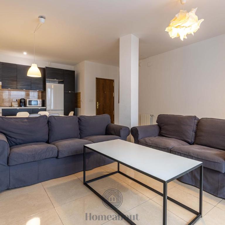 FUN BUILDING APARTMENTS by HOMEABOUT - Standard 3BR & ensuite 3BT & Private Yard - 4