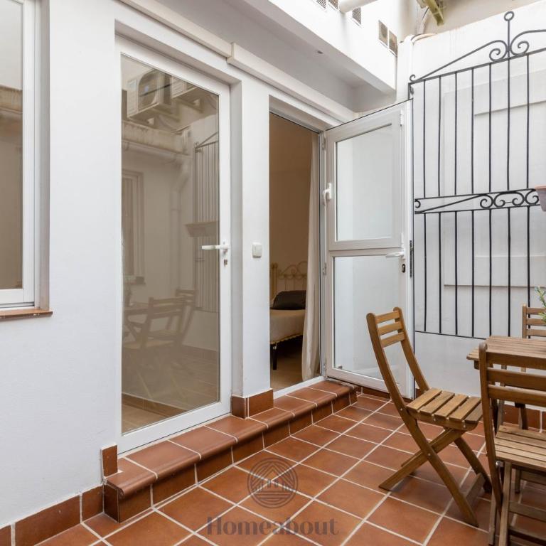 FUN BUILDING APARTMENTS by HOMEABOUT - Standard 3BR & ensuite 3BT & Private Yard - 6