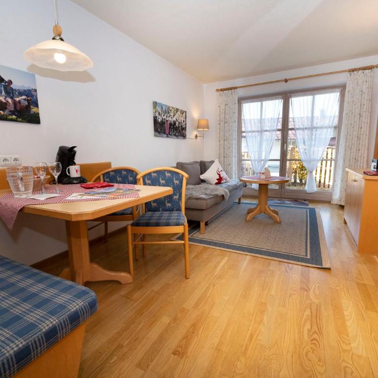 Gemütliche Ferienwohnung Bergwiese, 2-Raum, separates Schlafzimmer, schönen Balkon oder Terrasse, Komfort Ausstattung, ruhige Südlage, kostenfrei WLAN und schöne helle Sauna, Brötchenservice, Parkplatz, Hunde auf Anfrage, E-Tankstelle, Sonnenlage - Appartamento con Vista Montagna - 12