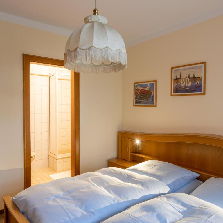 Appartementhaus Kastanie - Doppelzimmer mit Balkon - 21