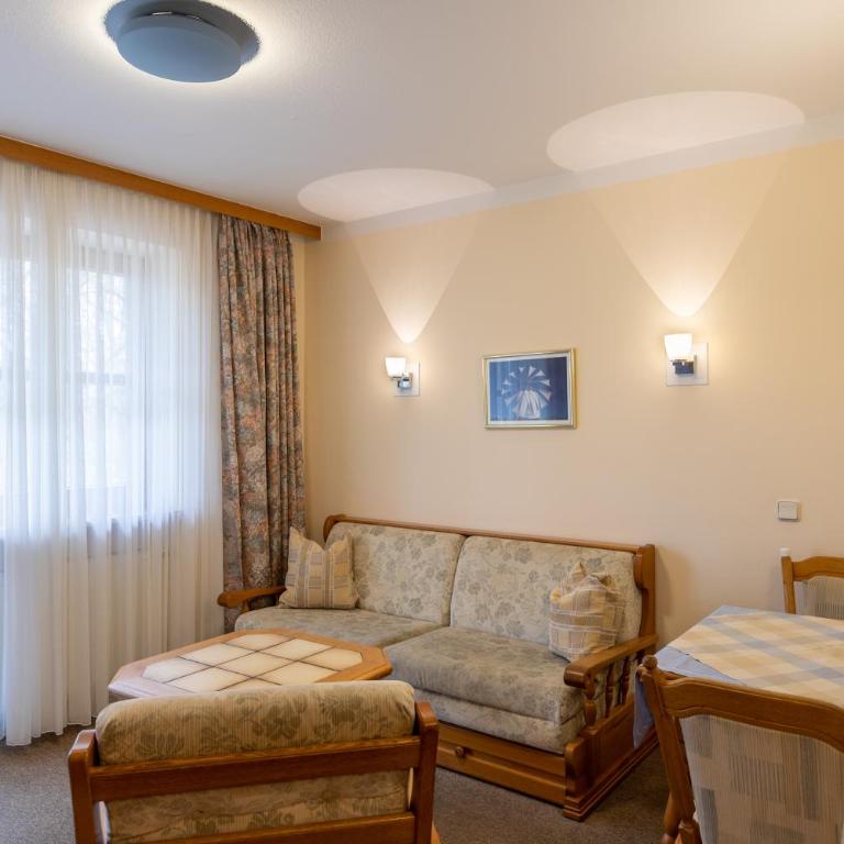 Appartementhaus Kastanie - Doppelzimmer mit Balkon - 24