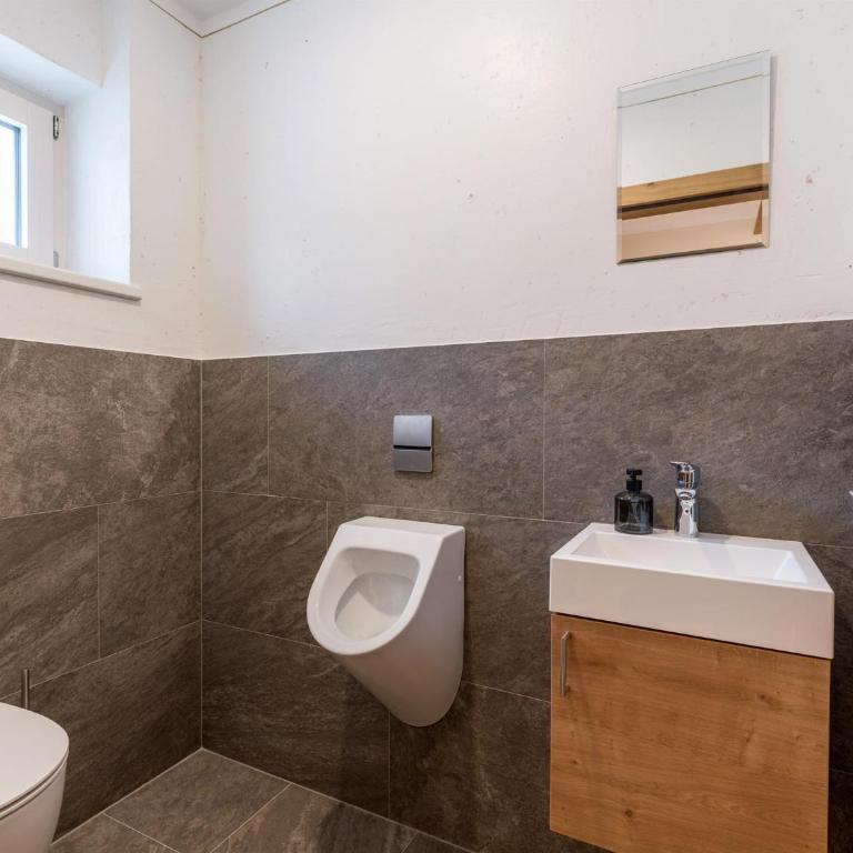 Apart Painting - Two-Bedroom Apartment - 9