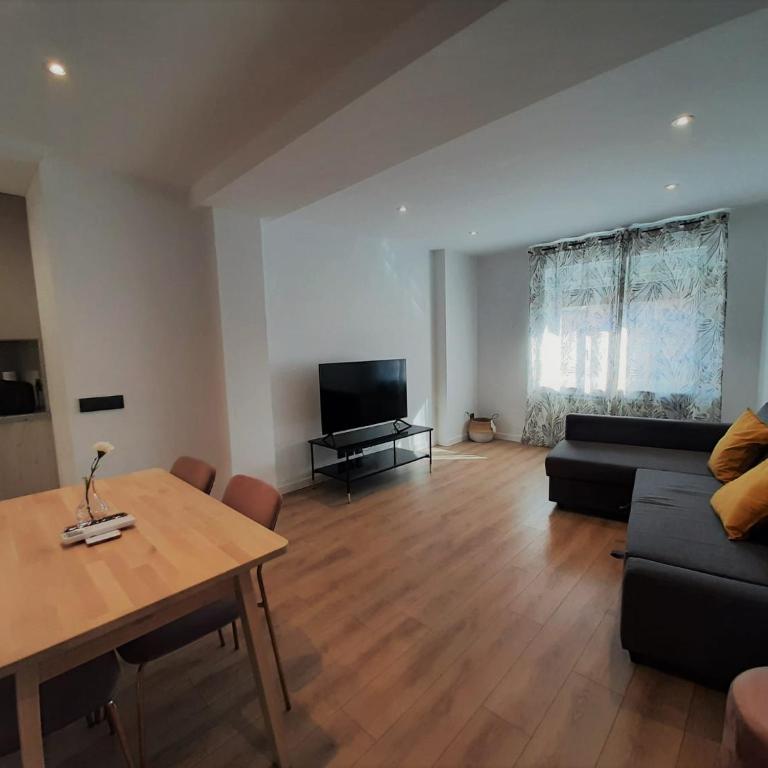 Apartamentos Celestina by gaiarooms - Deluxe Family Suite - 2