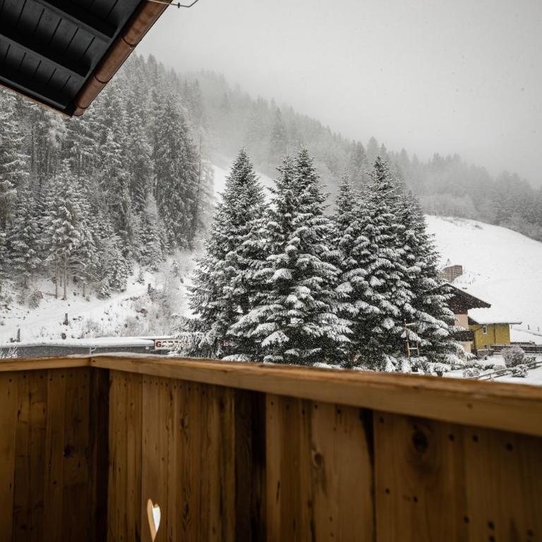 KITZALPEN Pension - Familienzimmer mit Balkon - 3