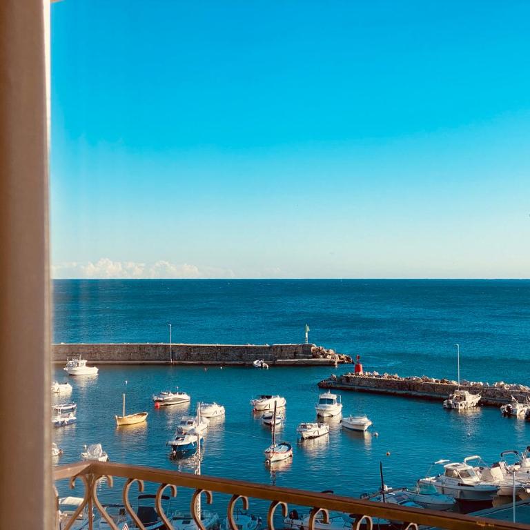Best Western Plus La Corniche - Chambre Lit Queen-Size Supérieure avec Balcon - Vue sur Mer - Non-Fumeurs - 3