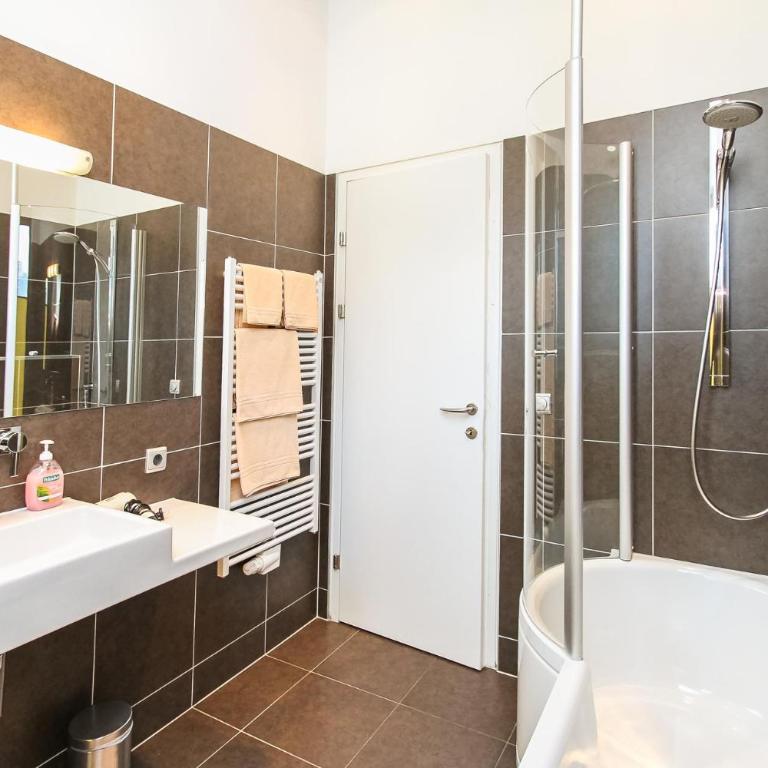 Emma Apartments- self- check -in - Superior Apartment - 6