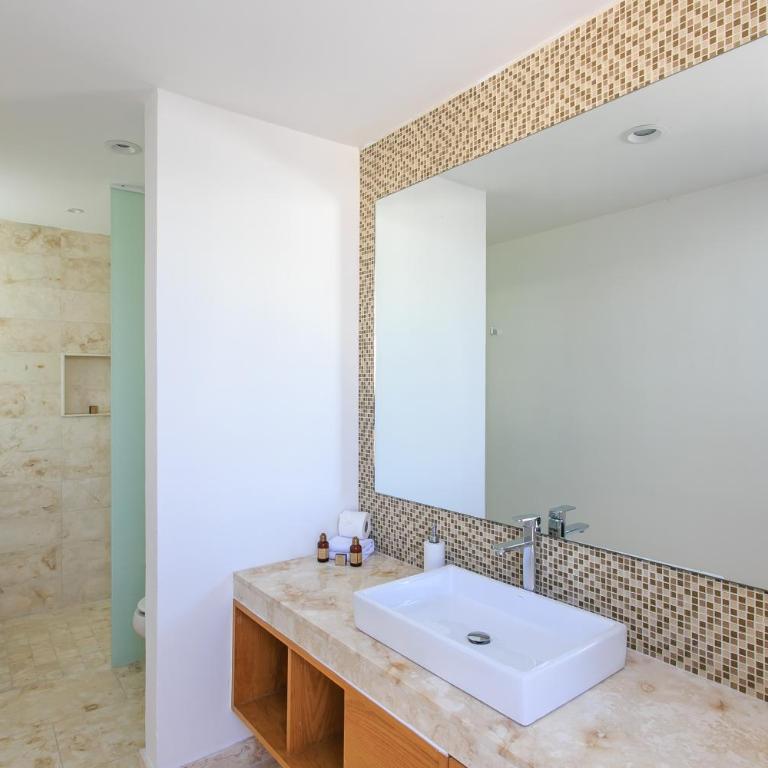 A-Nah Apartments, Rooftop Pool, walking distance to 5th avenue - Apartment with Terrace - 29
