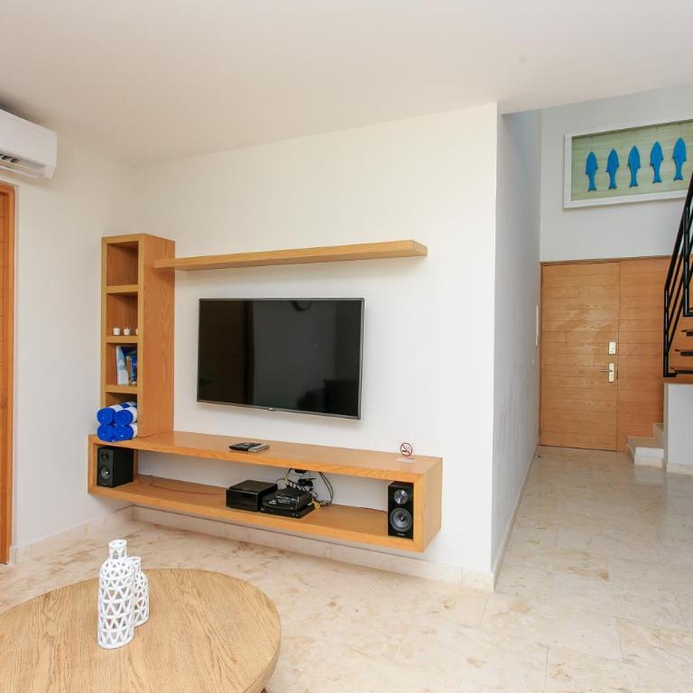 A-Nah Apartments, Rooftop Pool, walking distance to 5th avenue - Apartment with Terrace - 23