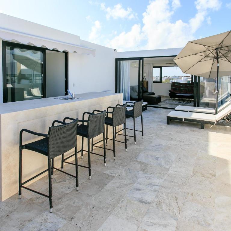 A-Nah Apartments, Rooftop Pool, walking distance to 5th avenue - Apartment with Terrace - 9