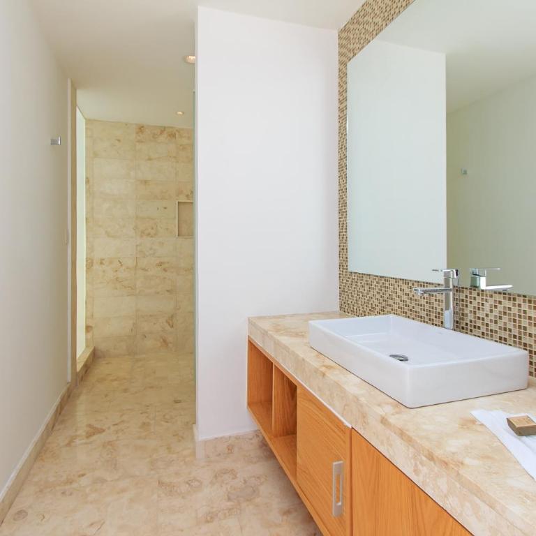 A-Nah Apartments, Rooftop Pool, walking distance to 5th avenue - Apartment with Terrace - 31