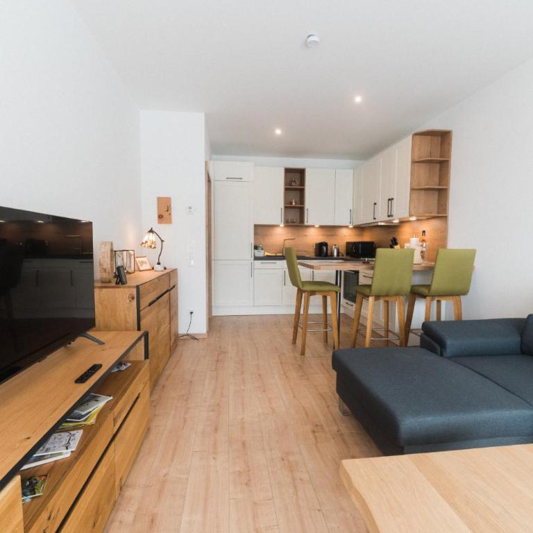 Ferienwohnung Bergsonne mit Sonnenbalkon und Tiefgaragen Parkplatz - Apartment mit 1 Schlafzimmer - 8