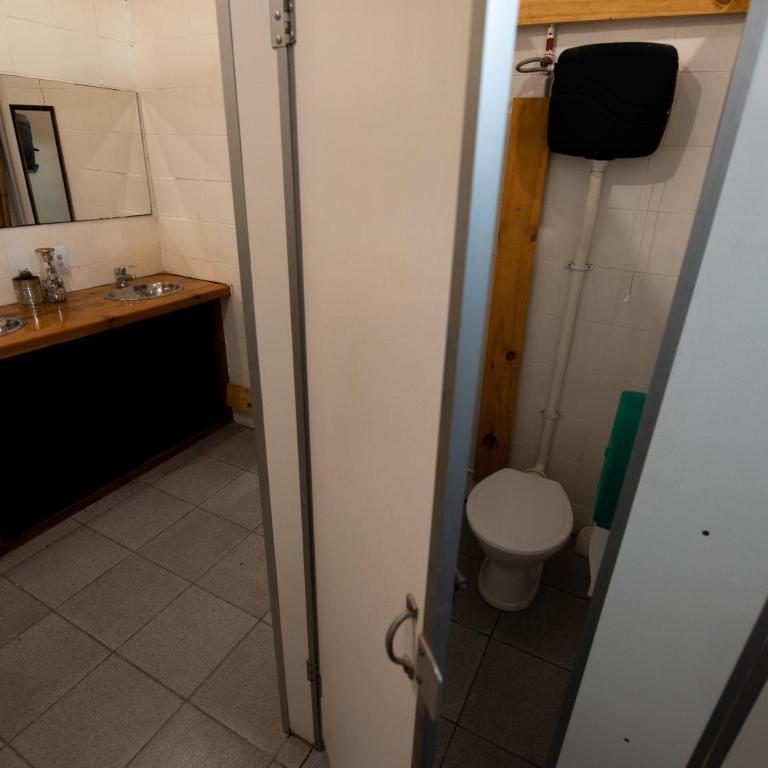Mundaka Hostel y Bar - Cama en habitación compartida mixta de 8 camas - 10