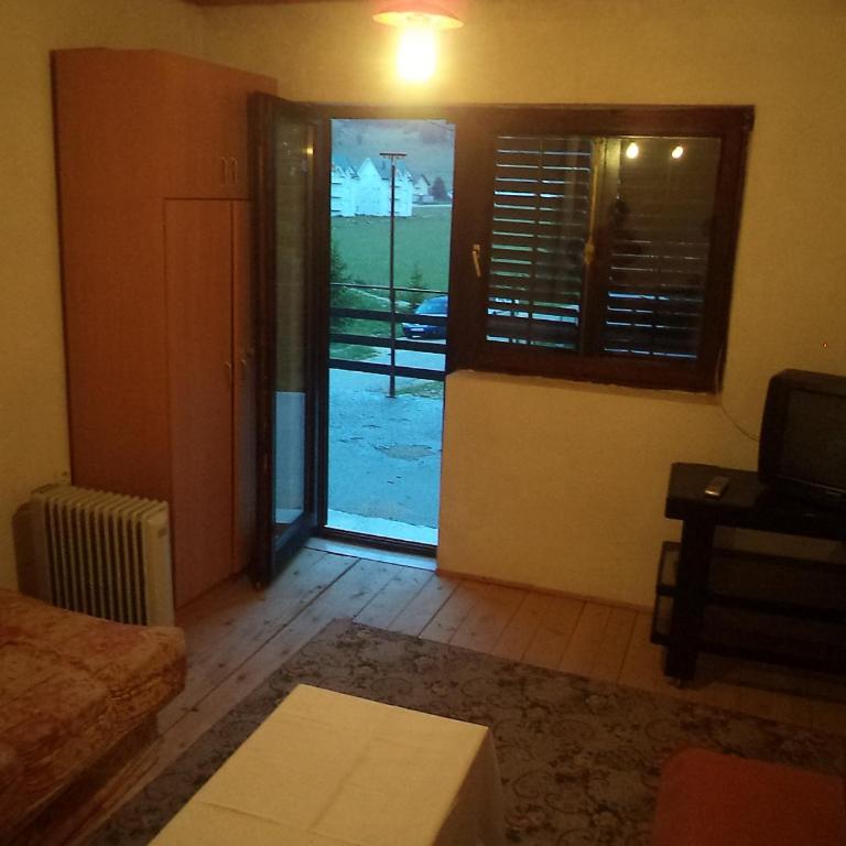 Apartments Zekovic - Apartment with Mountain View - 2