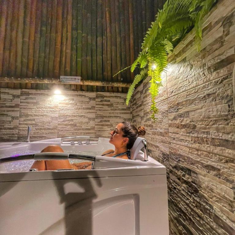 Ecohotel Piedemonte - Suite con bañera de hidromasaje y cama grande - 4
