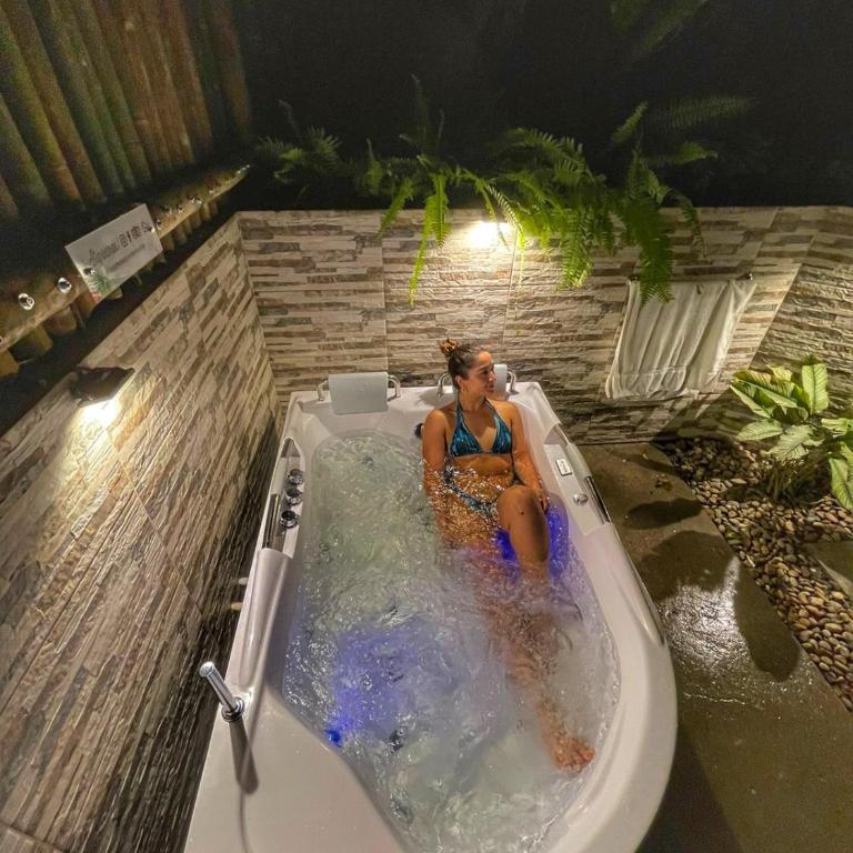 Ecohotel Piedemonte - Suite con bañera de hidromasaje y cama grande - 2