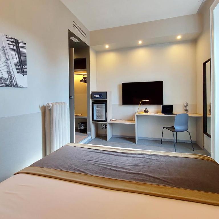 Vico Fashion District - Double Room - 6
