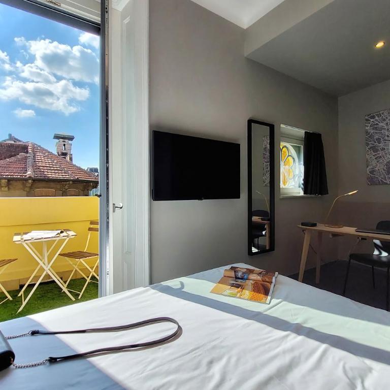 Vico Fashion District - Comfort Double or Twin Room with Balcony - 9